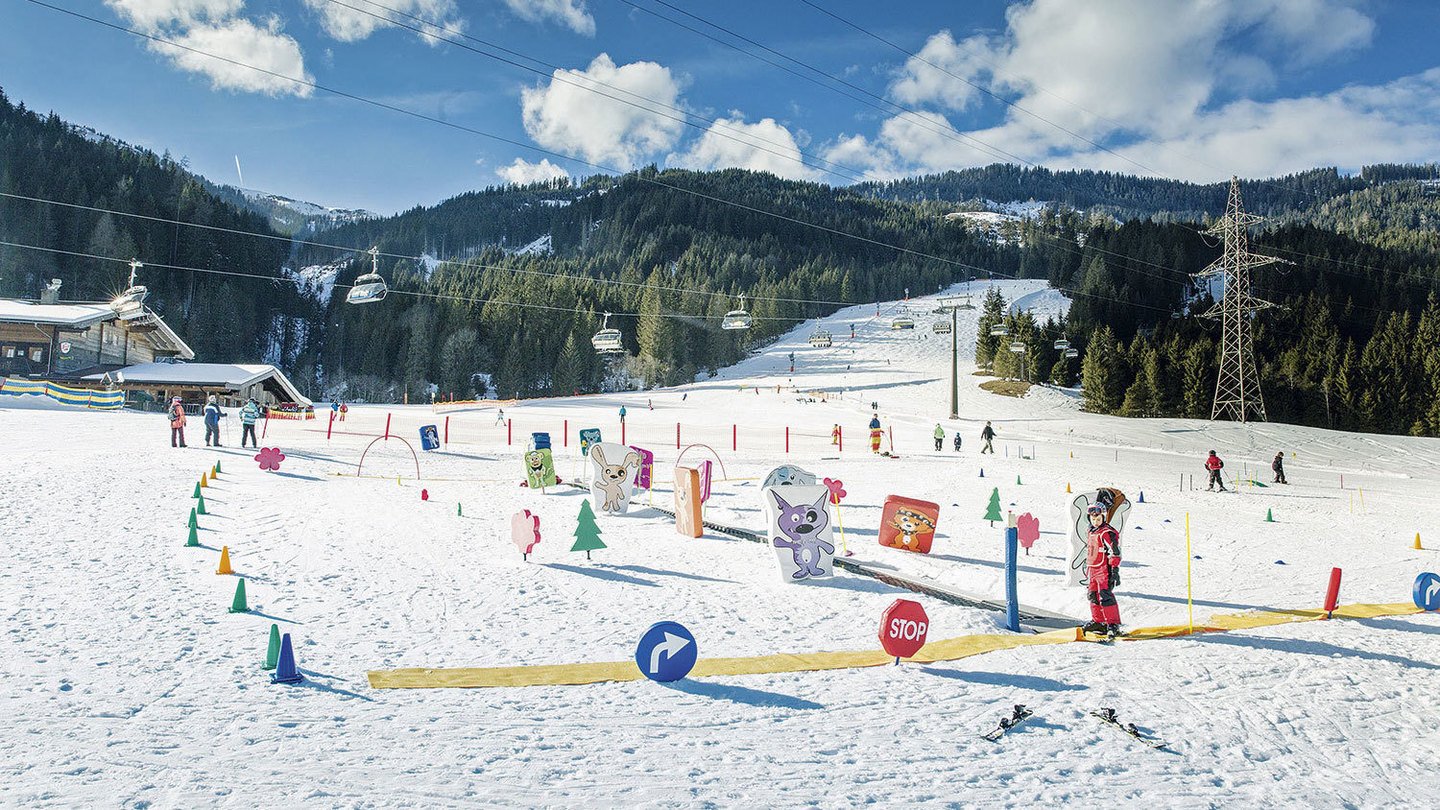 Übungswiese und Ski-Kindergarten der Absolut School in Flachauwinkl.